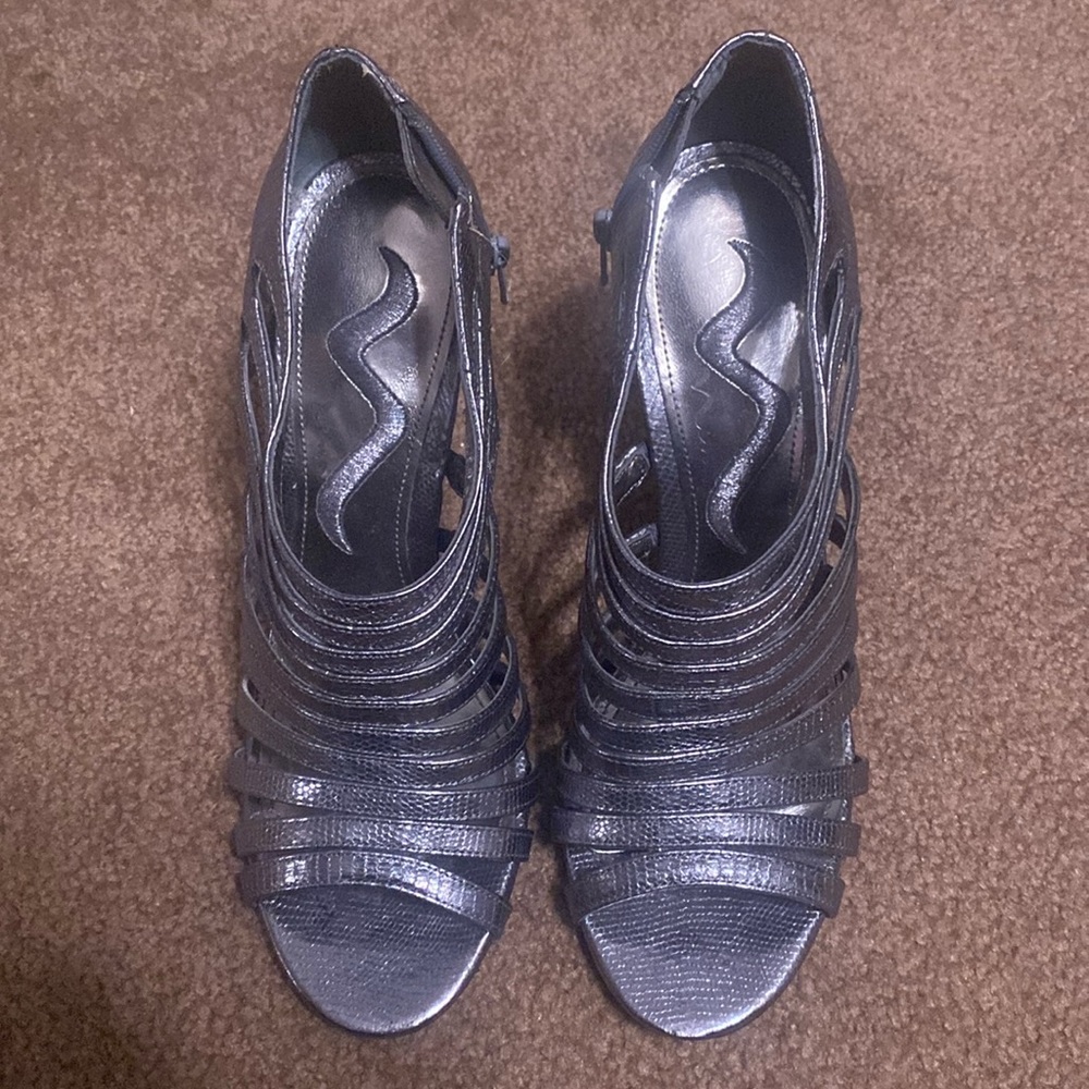 Nina Gunmetal heels about 3 1/2 inch women’s 5 1/2